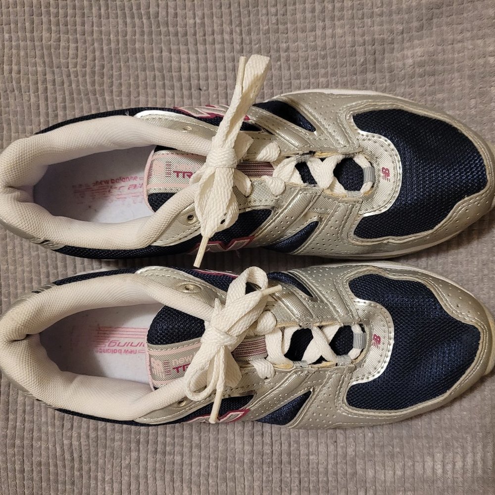 Womens 8M New Balance Training Shoes